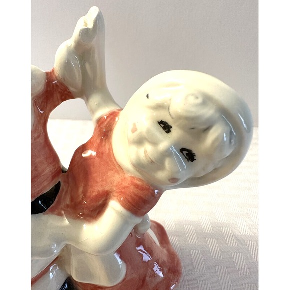Vintage Santa and Mrs. Claus Ceramic Figurine Dancing together - Picture 3 of 11